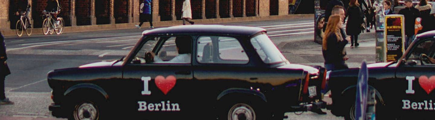 header-image-stromanbieter-berlin-trabant-i-love-berlin-oberbaumbruecke-friedrichshain