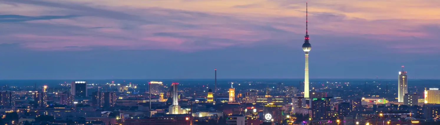 Berlins Skyline bei Sonnenuntergang