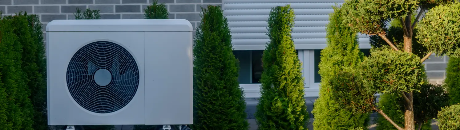 Wärmepumpe im Garten