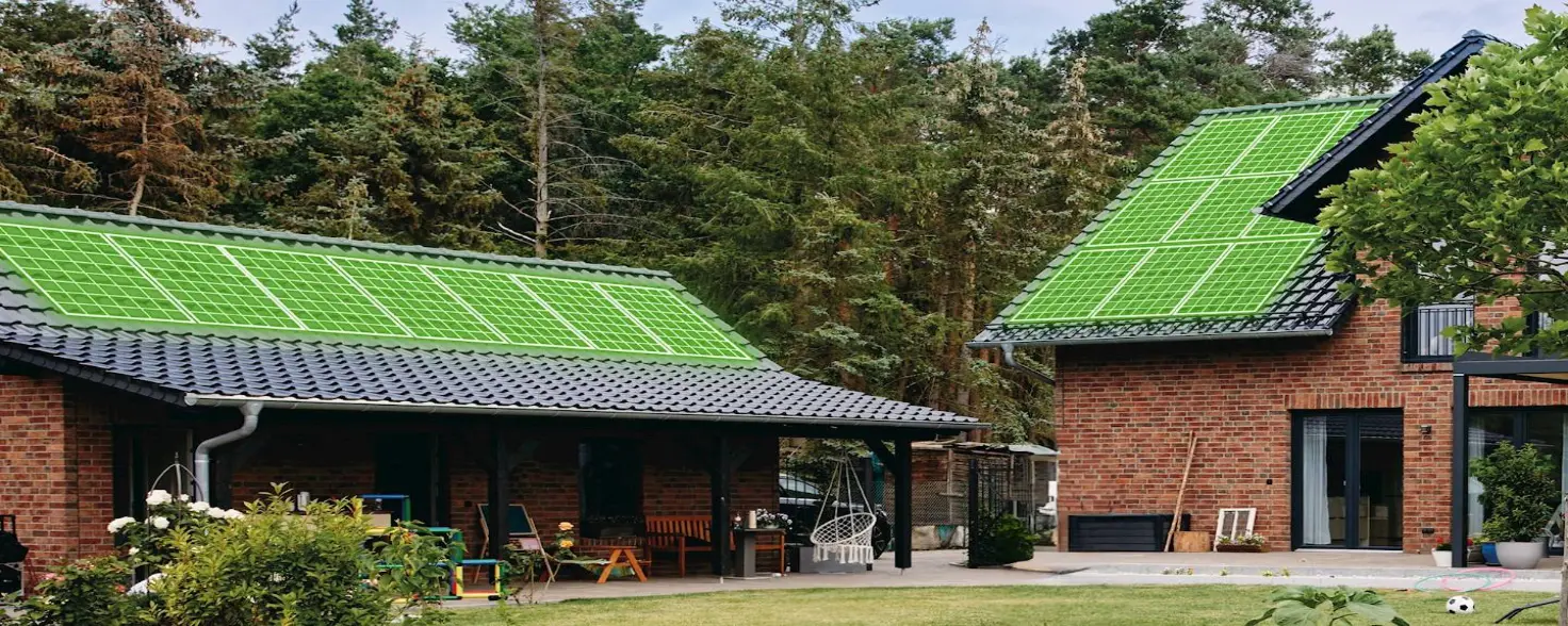 Zwei Häuser die beide eine Solaranlage auf dem Dach haben, welche grün eingefärbt ist.